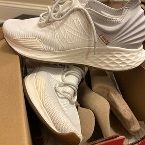 New Balance women’s Fresh Foam Roav